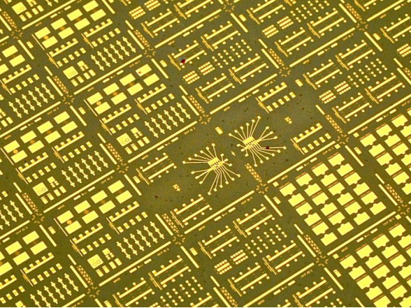 Introduction to Nanophotonics - Technologies and Applications in Sustainable Environment & Energy course